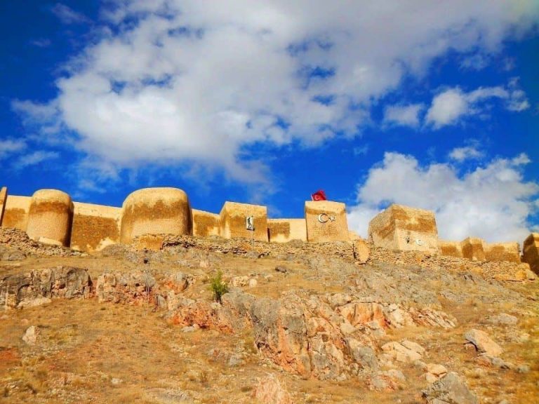 Bayburt Kalesi Nerededir ve Nasıl Gidilir, Tarihi Hakkında